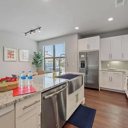 Luxury 1 Bedroom In The Heart Of Sugar Land W Pool